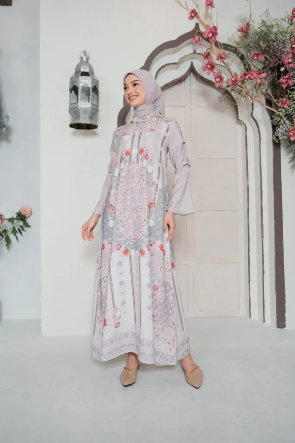 Raudhah Dress in Whisper Grey - Gambar 3
