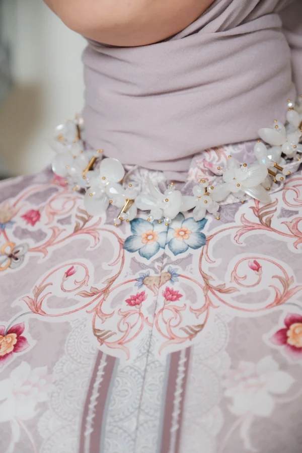 Raudhah Dress in Whisper Grey - Gambar 5